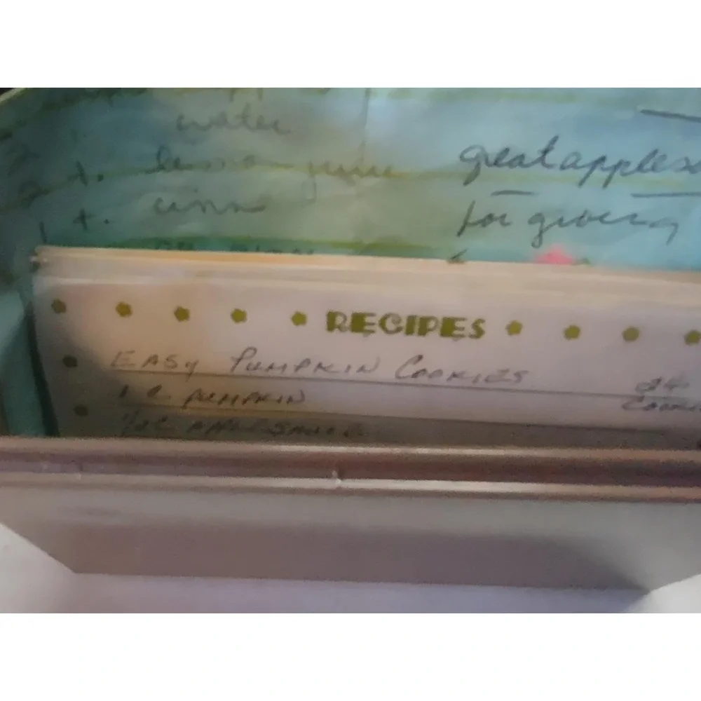 Vintage Grandmas Handwritten Recipe Cards & Clippings In Metal Box